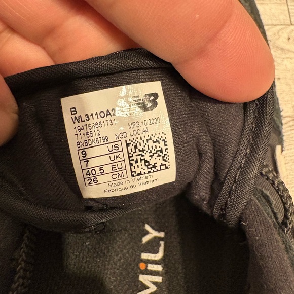 New Balance Black and Pink Athletic Shoes - Picture 7 of 7